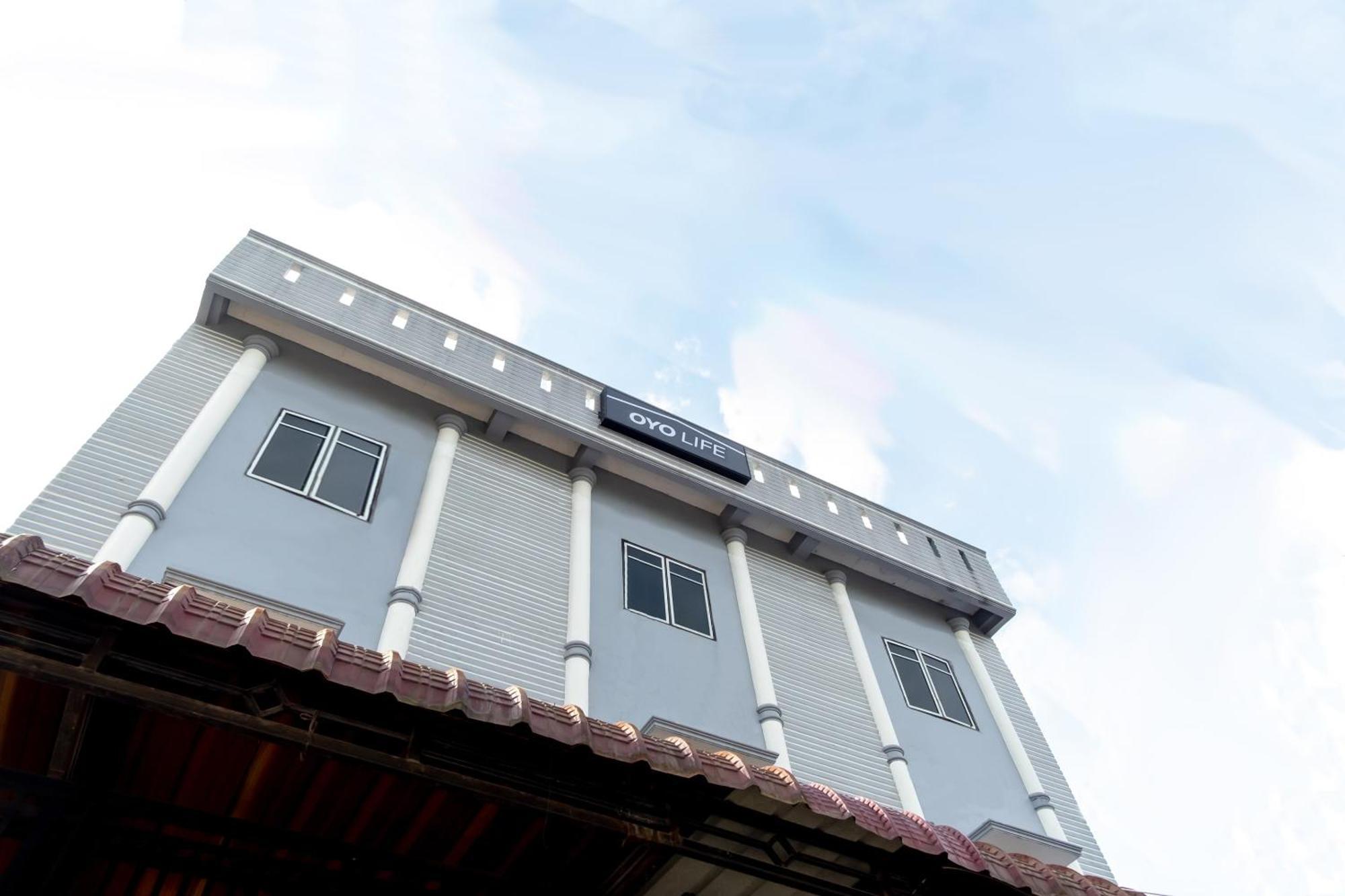 Hotel Oyo Life 1839 Samantha Kost Medan Exterior foto