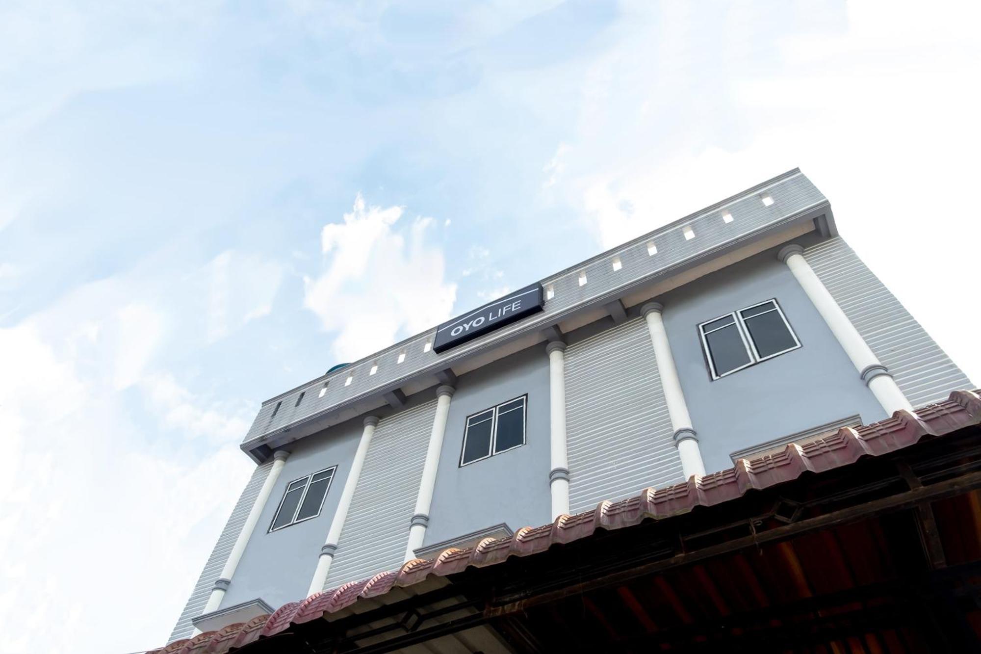 Hotel Oyo Life 1839 Samantha Kost Medan Exterior foto